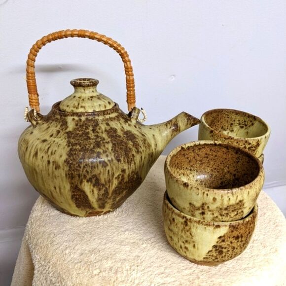 Vintage Signed/Dated 1975 Stoneware Drip Glaze Teapot with 4 Matching Cups - Picture 1 of 15